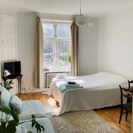 Bright One-Room Studio In The Heart Of Kallio Хельсинки Экстерьер фото